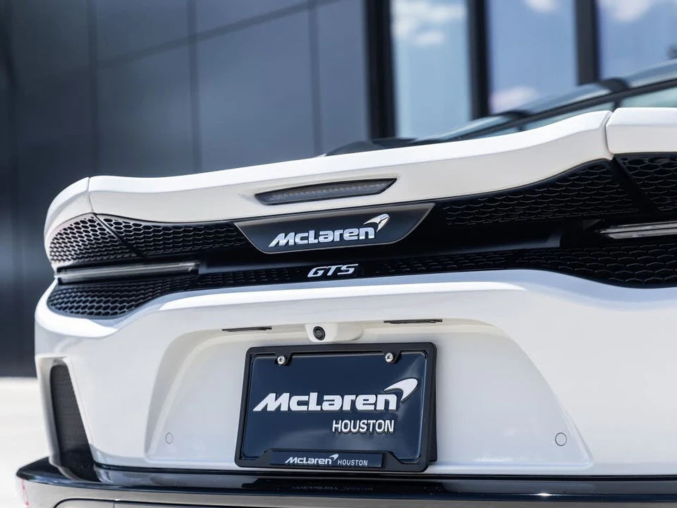 2026 McLaren GT - Image 17 of 31