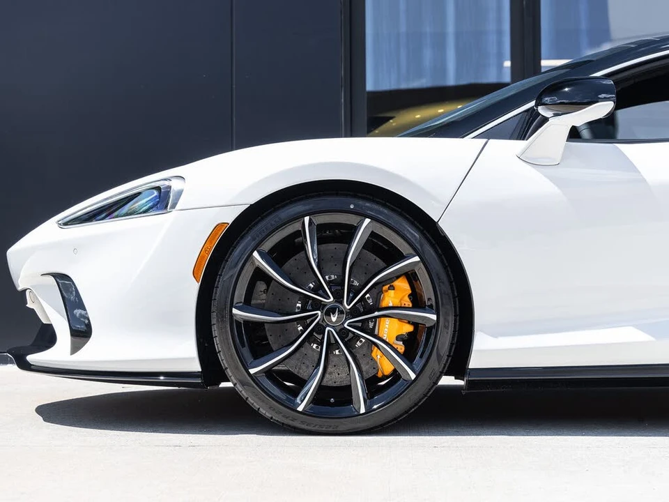 2026 McLaren GT - Image 14 of 31