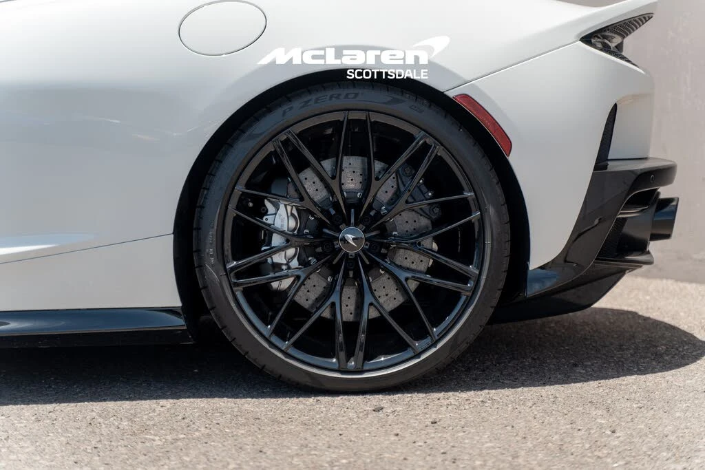 2026 McLaren GT - Image 28 of 30