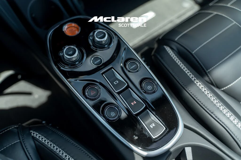 2026 McLaren GT - Image 16 of 30
