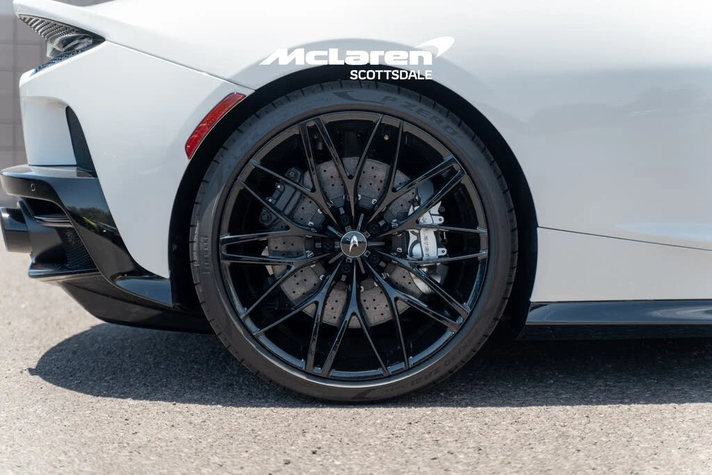 2026 McLaren GT - Image 29 of 30