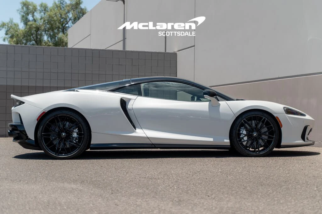 2026 McLaren GT - Image 8 of 30