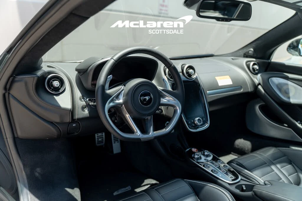 2026 McLaren GT - Image 13 of 30