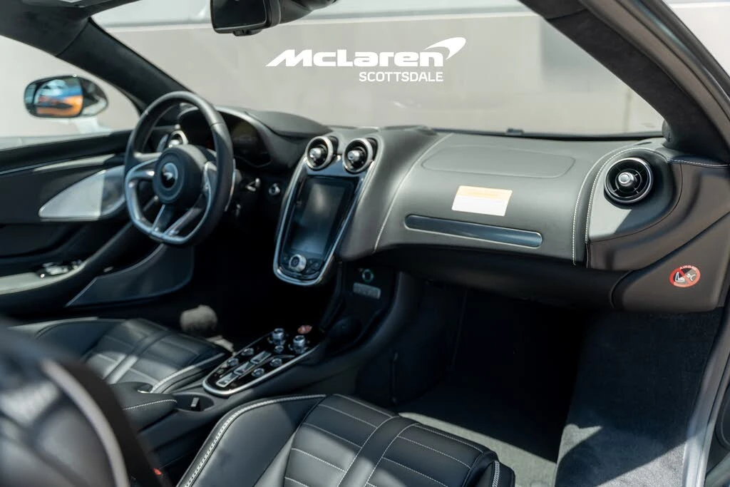 2026 McLaren GT - Image 17 of 30