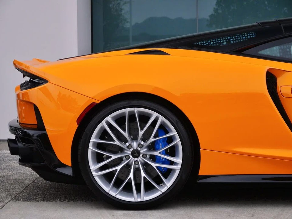 2026 McLaren GT - Image 14 of 27