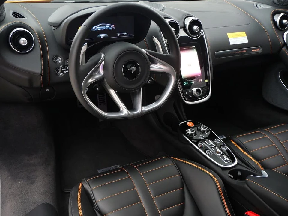 2026 McLaren GT - Image 8 of 27