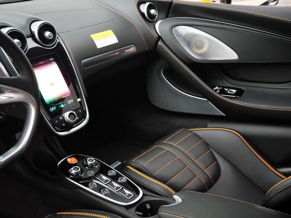 2026 McLaren GT - Image 17 of 27