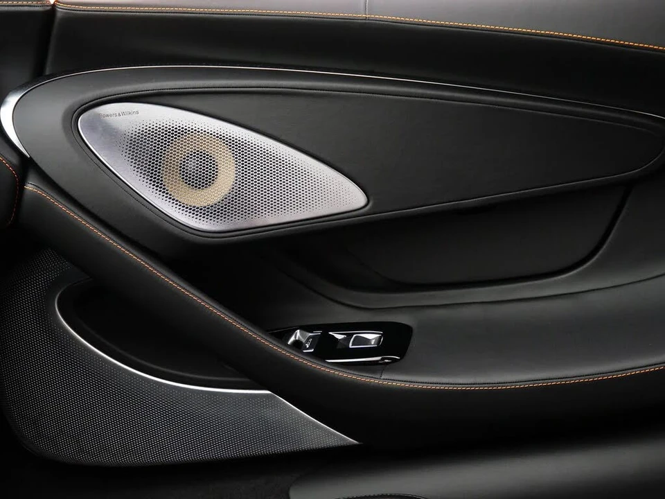 2026 McLaren GT - Image 18 of 27