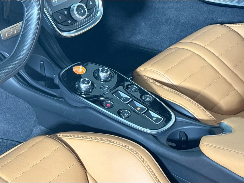 2026 McLaren GT - Image 14 of 31