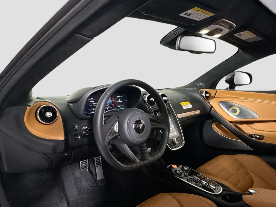 2026 McLaren GT - Image 9 of 31