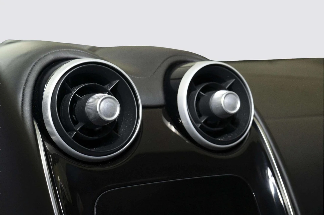 2026 McLaren GT - Image 27 of 31
