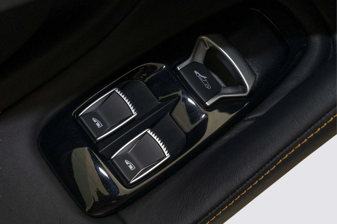 2026 McLaren GT - Image 15 of 31