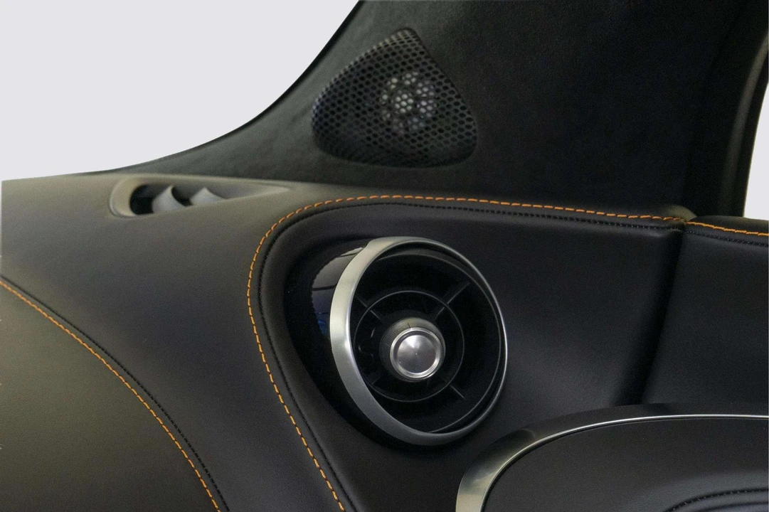 2026 McLaren GT - Image 14 of 31