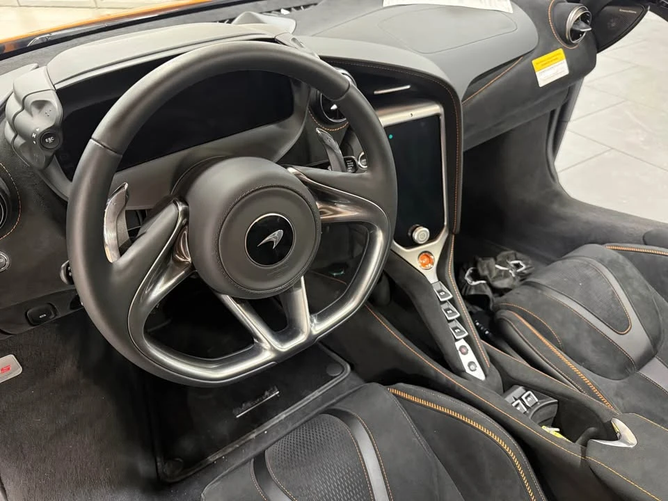 2026 McLaren 750S - Image 7 of 14