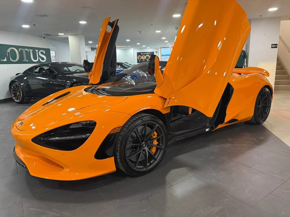 2026 McLaren 750S - Image 3 of 14