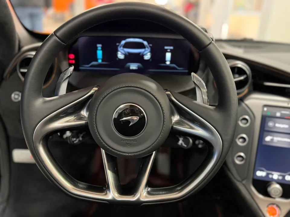 2026 McLaren 750S - Image 8 of 13