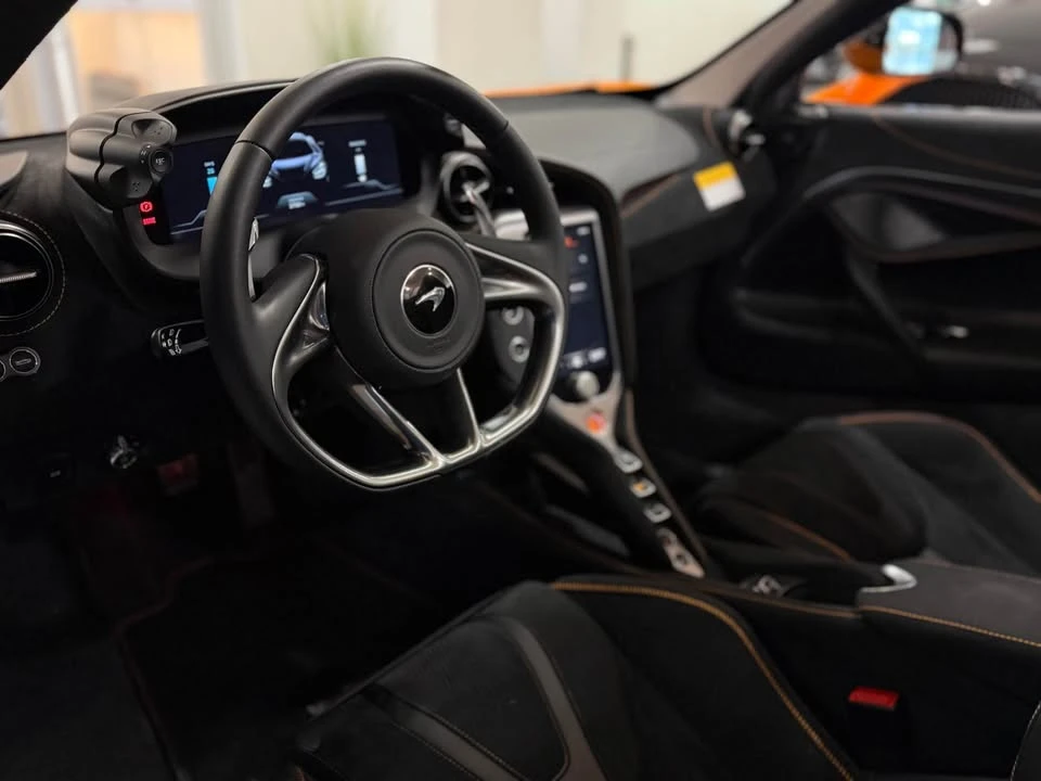 2026 McLaren 750S - Image 7 of 13
