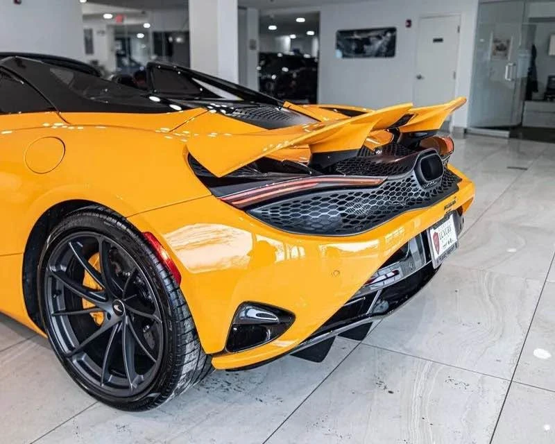 2026 McLaren 750S - Image 13 of 20