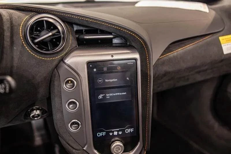 2026 McLaren 750S - Image 18 of 20