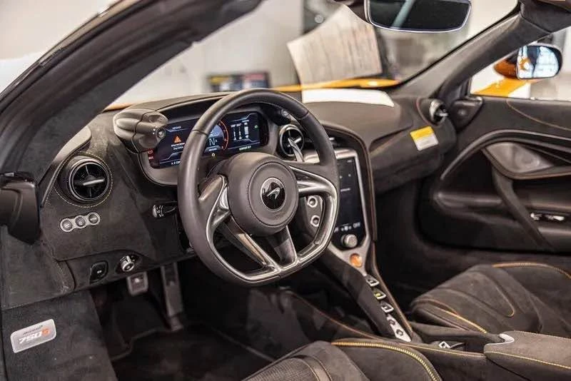 2026 McLaren 750S - Image 16 of 20