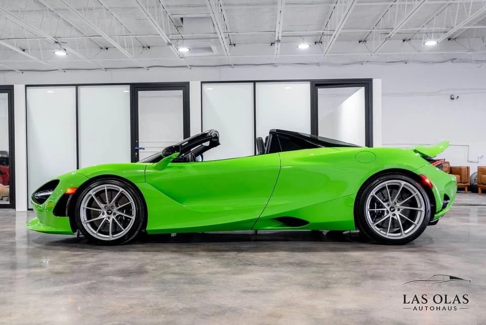 2026 McLaren 750S - Image 2 of 9