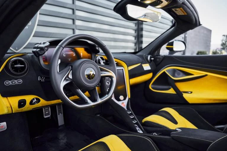 2026 McLaren 750S - Image 9 of 11