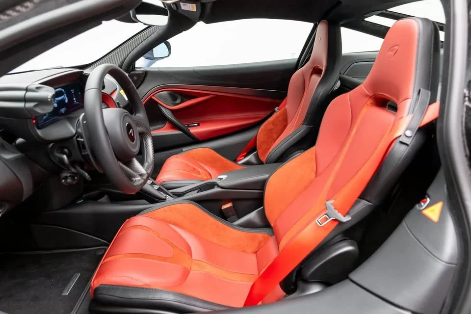 2026 McLaren 750S Spider - Image 13 of 17