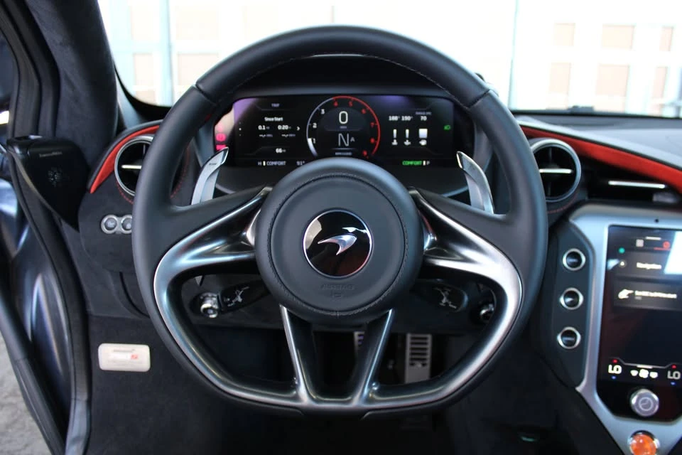 2026 McLaren 750S Spider - Image 16 of 20