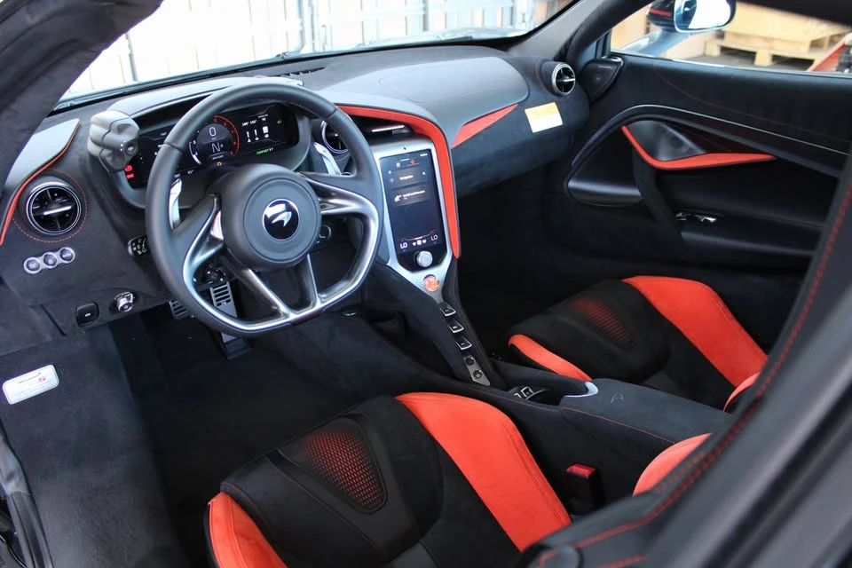 2026 McLaren 750S Spider - Image 18 of 20
