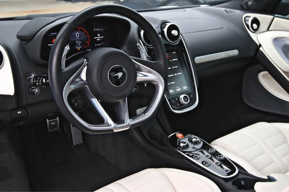 2026 McLaren GT - Image 10 of 15