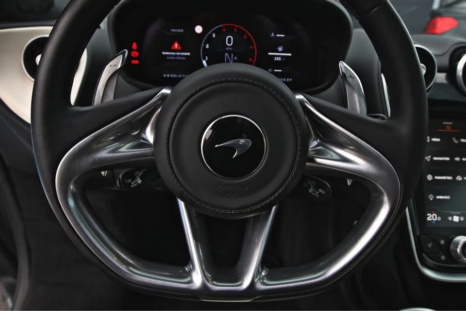 2026 McLaren GT - Image 11 of 15
