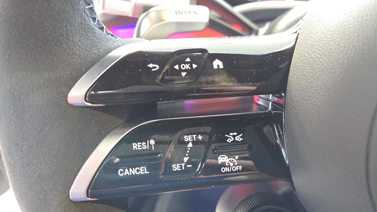 2026 Mercedes-Benz AMG GT - Image 21 of 31