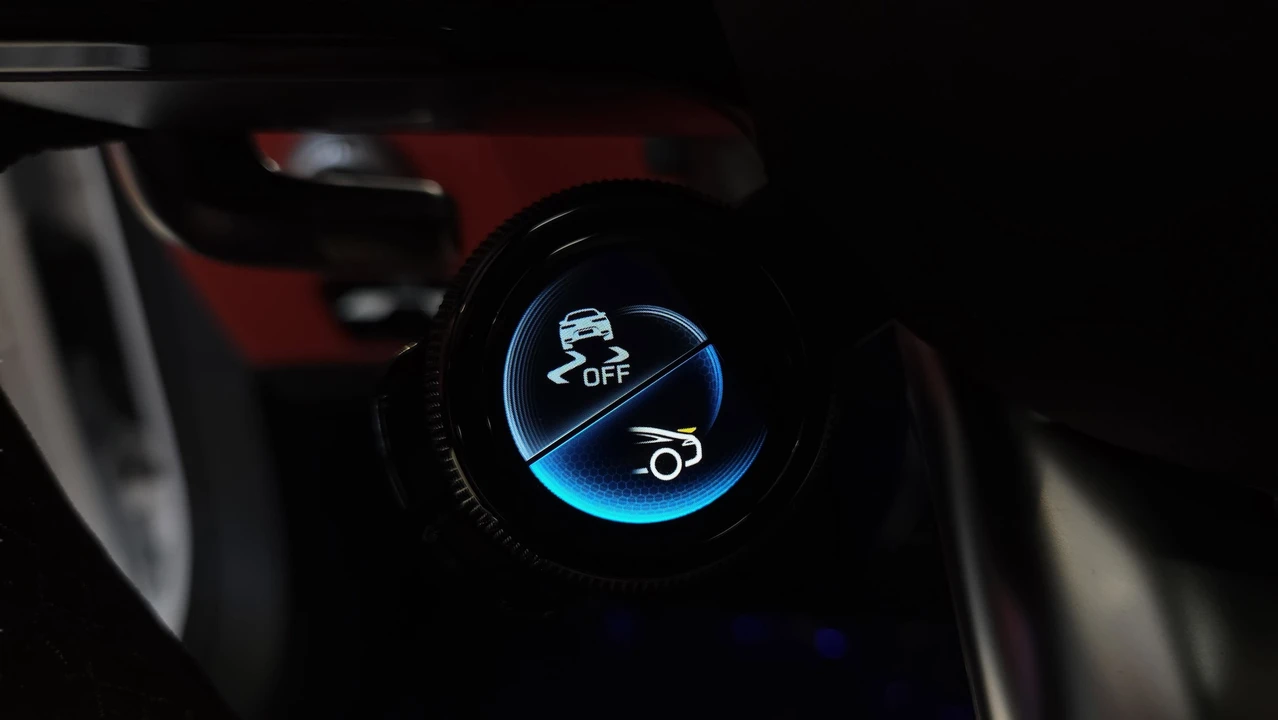 2026 Mercedes-Benz AMG GT - Image 23 of 31