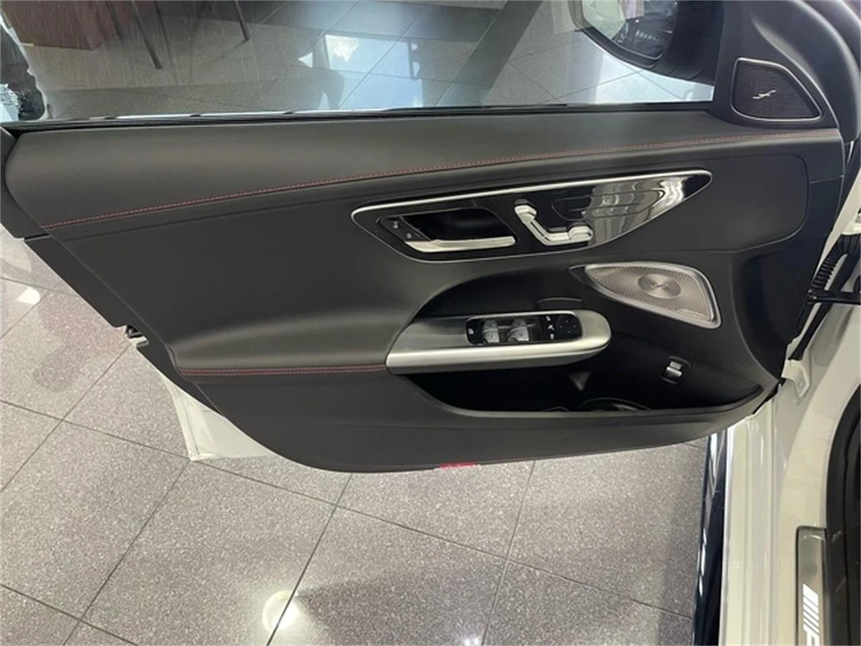 2026 Mercedes-Benz AMG GT - Image 25 of 31