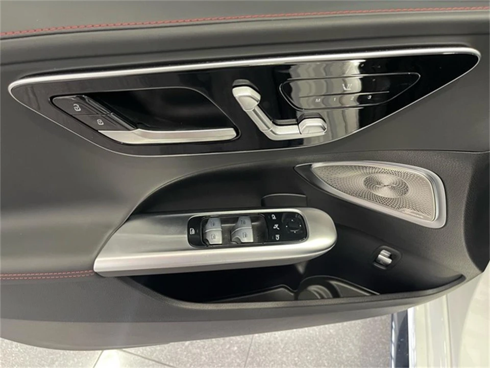 2026 Mercedes-Benz AMG GT - Image 26 of 31