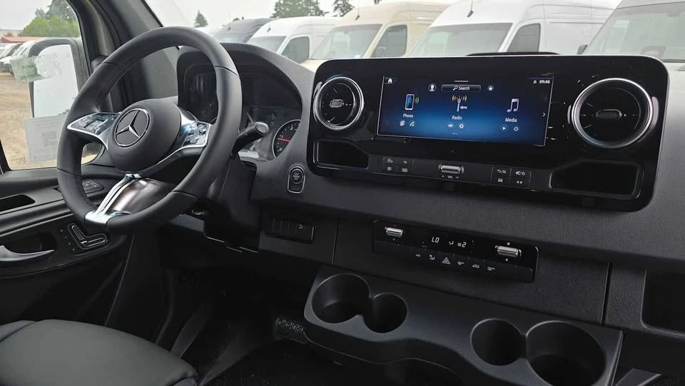 2026 Mercedes-Benz VS30 Sprinter - Image 4 of 5