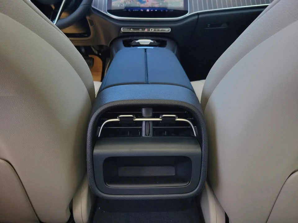 2026 Mercedes-Benz W214 E-Class - Image 10 of 17