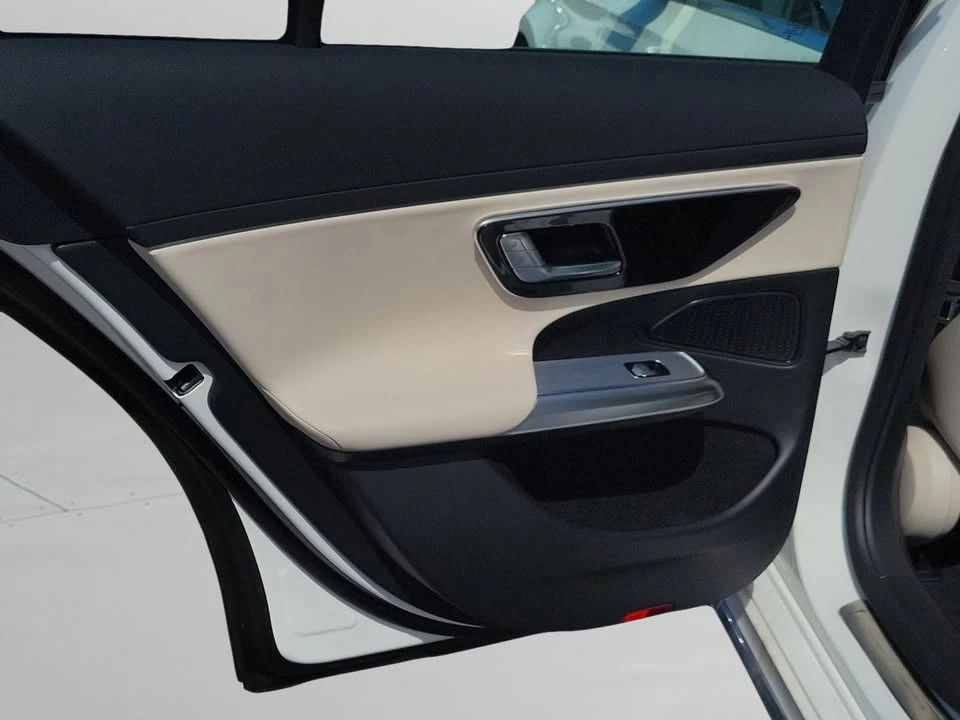 2026 Mercedes-Benz W214 E-Class - Image 6 of 17