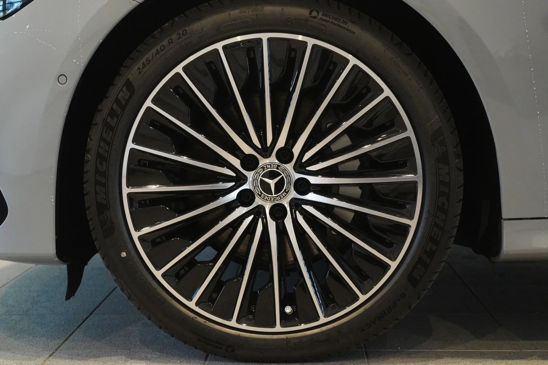 2026 Mercedes-Benz W214 E-Class - Image 9 of 12