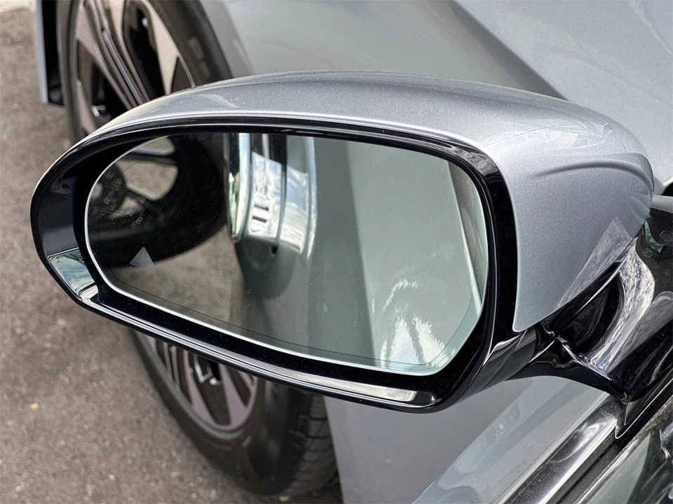 2026 Mercedes-Benz W214 E-Class - Image 9 of 12