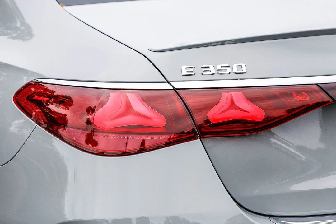2026 Mercedes-Benz W214 E-Class - Image 8 of 12