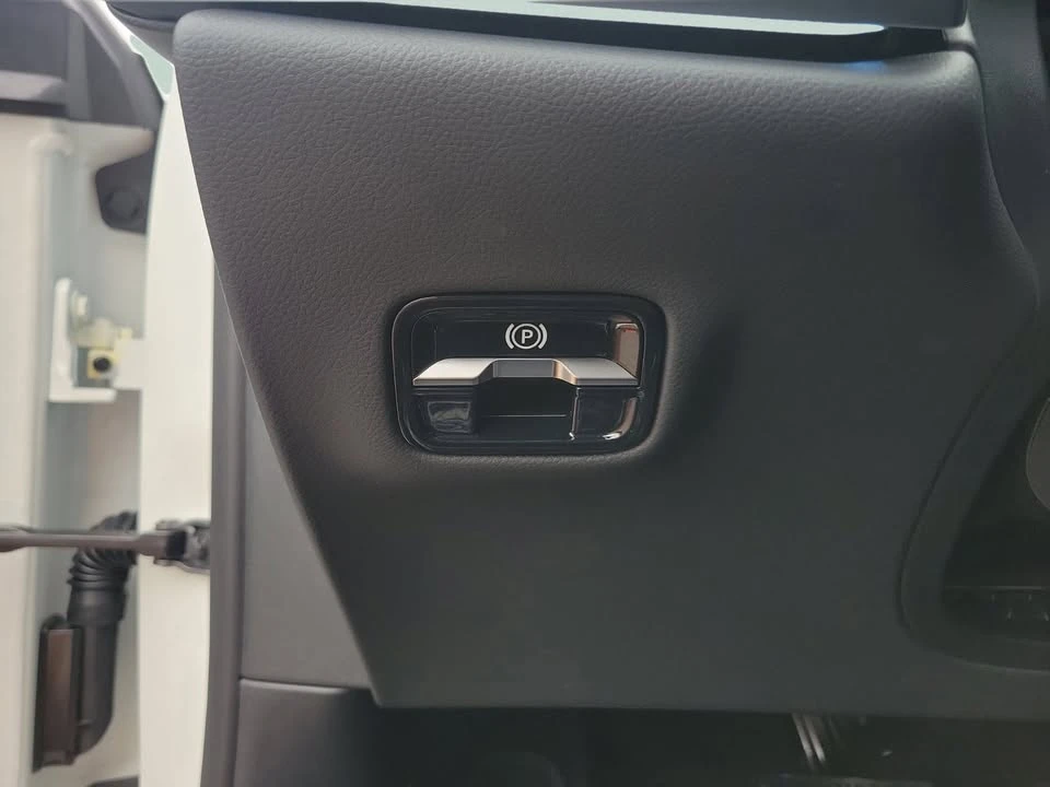 2026 Mercedes-Benz W214 E-Class - Image 17 of 20