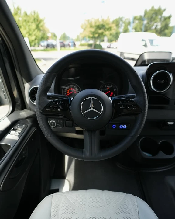 2026 Mercedes-Benz VS30 Sprinter - Image 7 of 19
