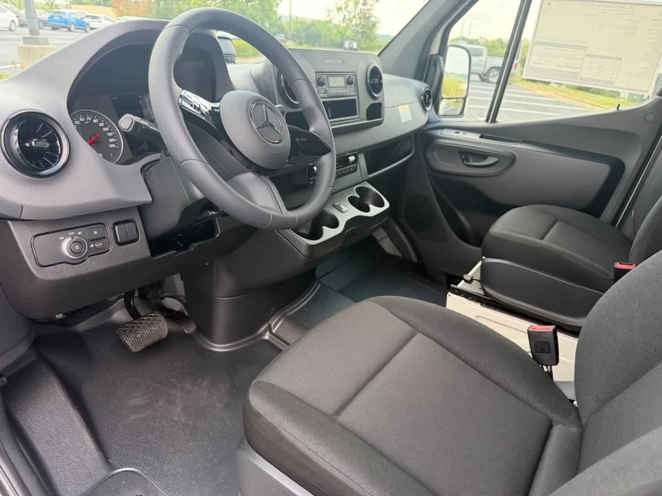 2026 Mercedes-Benz VS30 Sprinter - Image 8 of 14