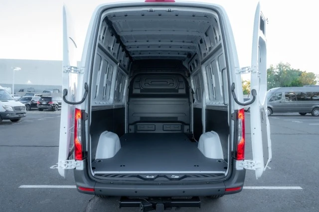 2026 Mercedes-Benz VS30 Sprinter - Image 9 of 12