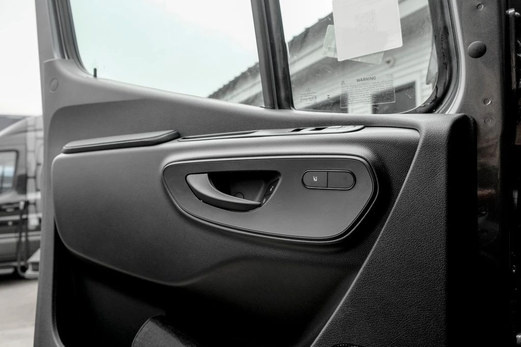 2026 Mercedes-Benz VS30 Sprinter - Image 13 of 30