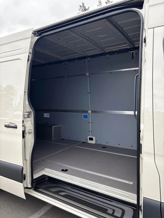2026 Mercedes-Benz VS30 Sprinter - Image 9 of 16