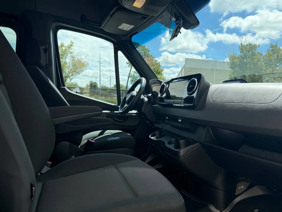 2026 Mercedes-Benz VS30 Sprinter - Image 6 of 11