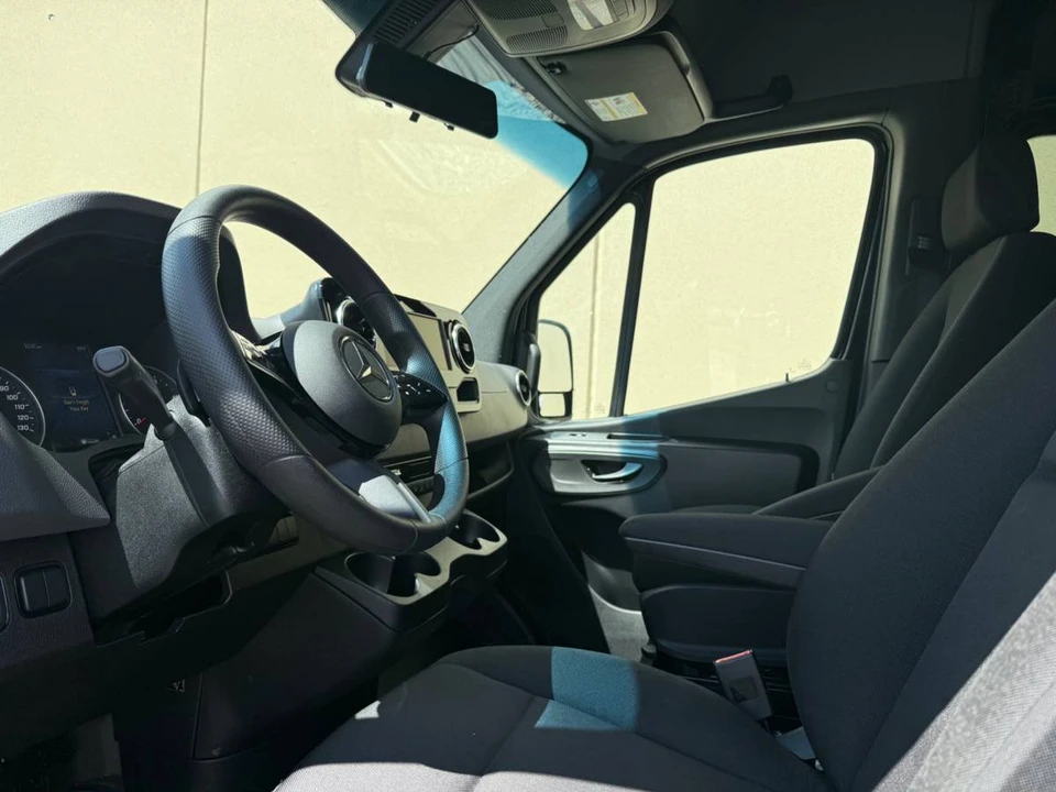 2026 Mercedes-Benz VS30 Sprinter - Image 5 of 11