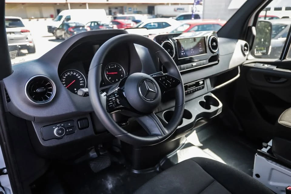 2026 Mercedes-Benz VS30 Sprinter - Image 11 of 19
